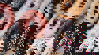 Texture analysis in action: Doughnuts and their coatings