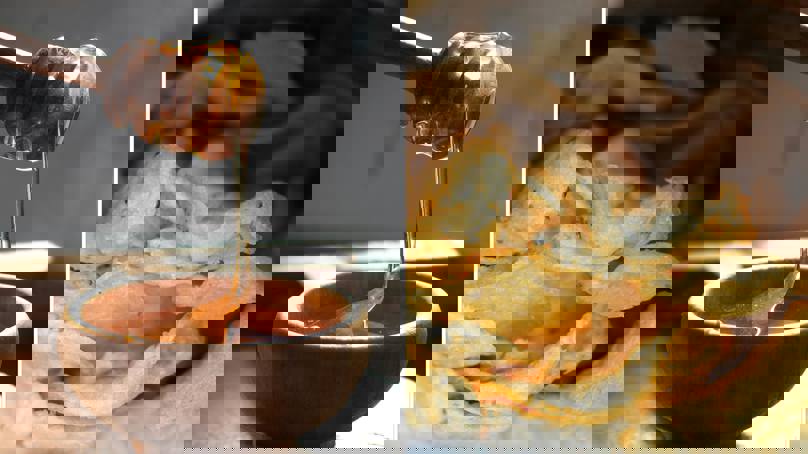 Comparison Between The Rheology Of Honey And Crunchiness Of Crisps